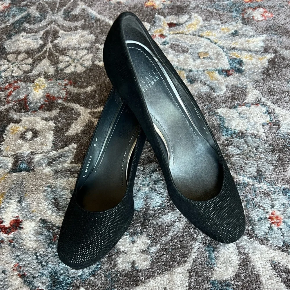 Stuart Weitzman black embossed pumps size 9 Excellent condition- Like New